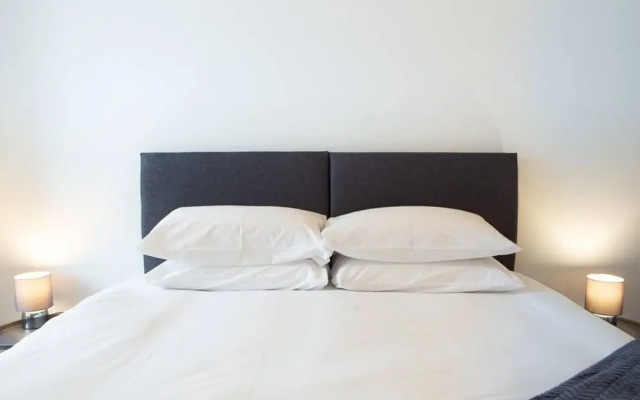 Panmure Apartment - A Glamorous Renovation