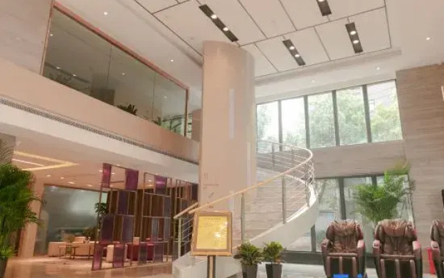 Radisson Blu Hotel (Wuhan University of Science and Technology Qingshan Campus)