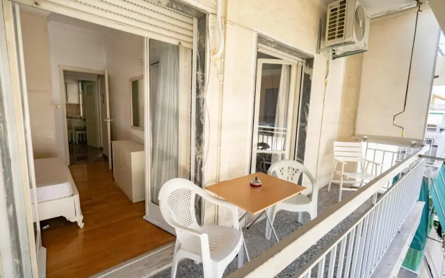 Larissa Station metro st. 2 bedrooms 3 pers. flat