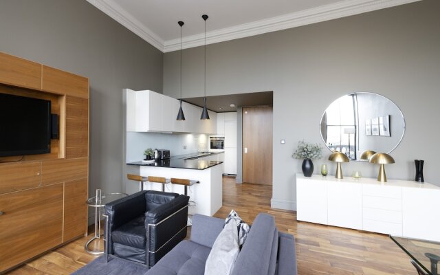 JOIVY Location, Location! North Bank Street Luxury Apt