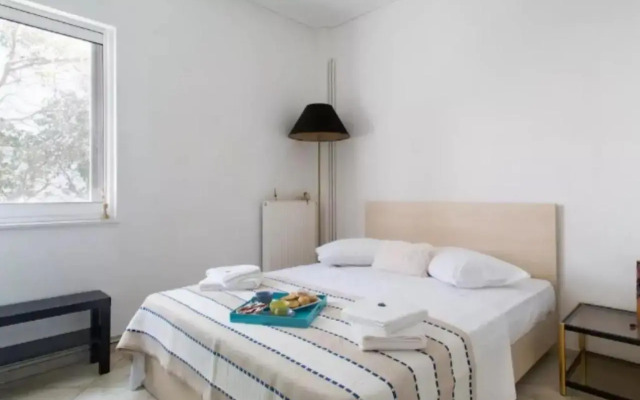 Spacious 2b/r Stay at Glyfada's Center