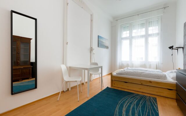 Budapest Apart-NAM-Queen Room
