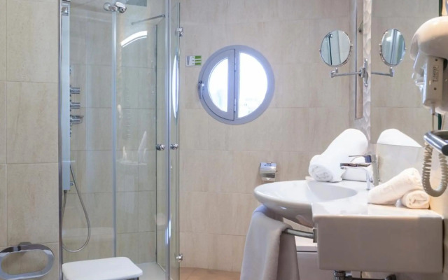 Riviera Beachotel - Recommended for Adults