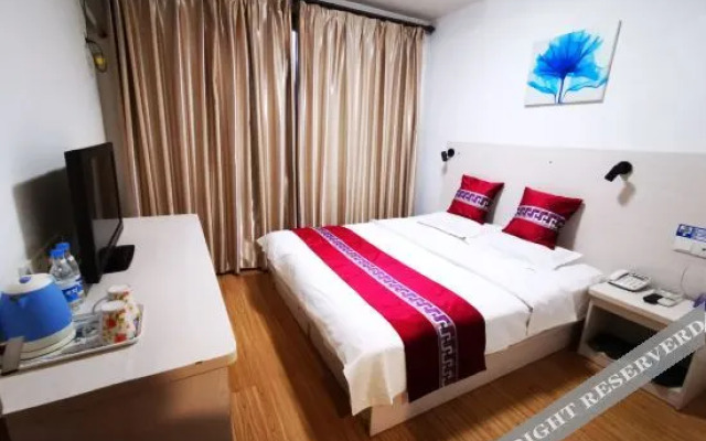 Yingjie Collection Hotel (Zibo Aluminum City Shopping Center Shandong Aluminum Vocational College)