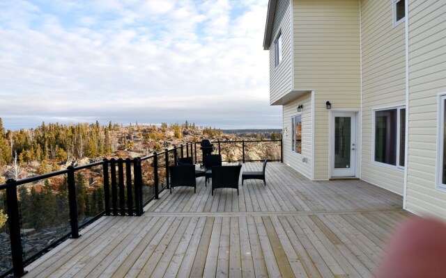 Aurora Deluxe Vacation Guest House