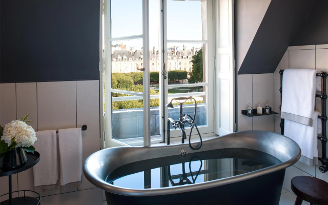 Cour des Vosges - Evok Collection