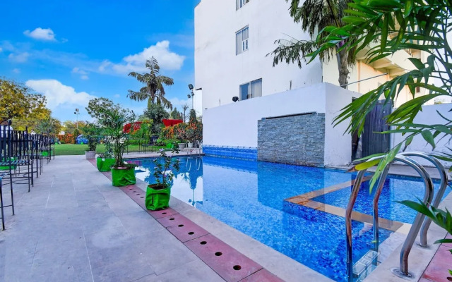 Luxury Stays With Pool Near Akshardham Temple