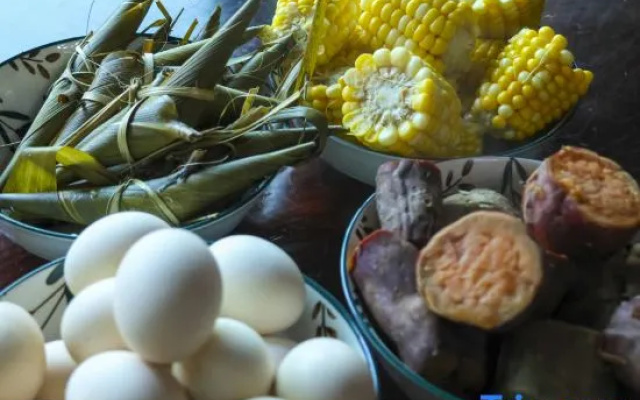 Jingmai Xiangyunduan · Man | Yunmu · Bulang Cultural Homestay (Mangjing Fengwangshu) – Meal – Pu'er