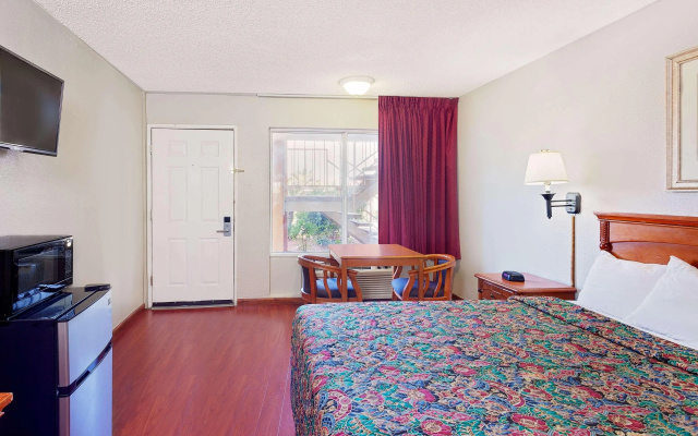 Days Inn and Suites Palmdale