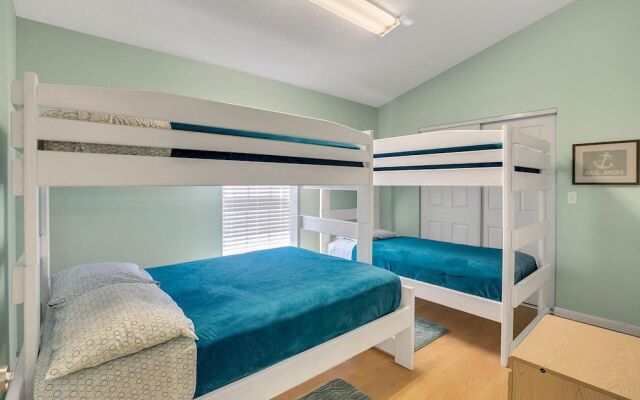 4BR Beach-Central Duplex by RedAwning