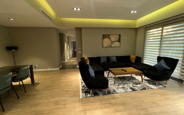 Peravi Suites at Pearl In The City