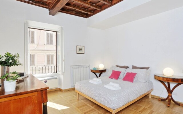 Charme Monti Small Terrace