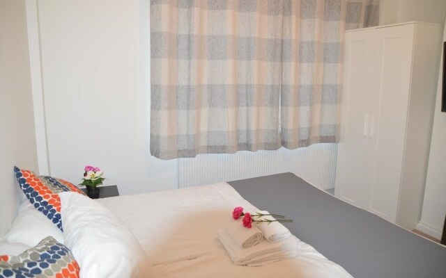 London Borough Station Apartment