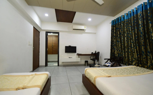 Crimson Park Shripriya Hotel - фото 3