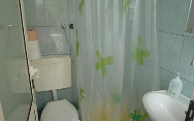 Maja - 80 m From Pebble Beach - SA1 Istok