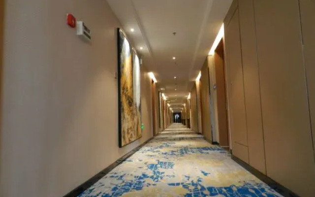 Auchan Yijing Hotel (Guanxian Branch)