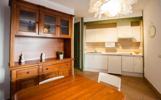 Bed and Snow Art Apartments