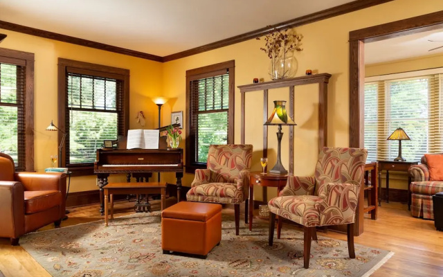 The Buckingham Inn