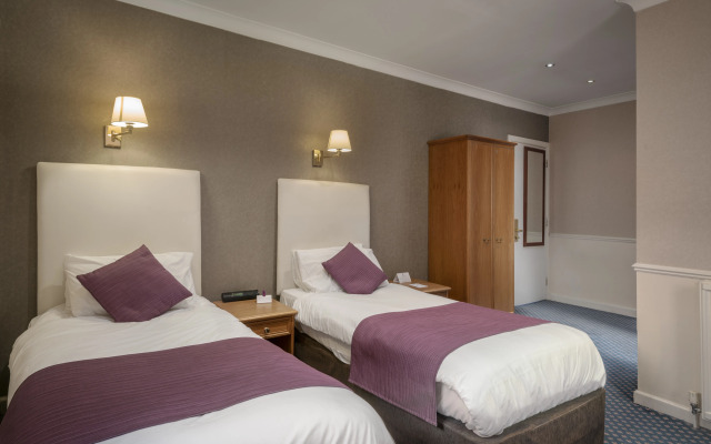 The Oaks Hotel