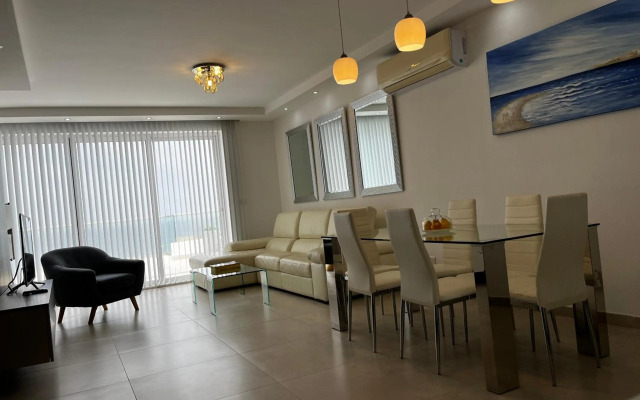 Stunning penthouse, 2 bedroom, heart of Sliema