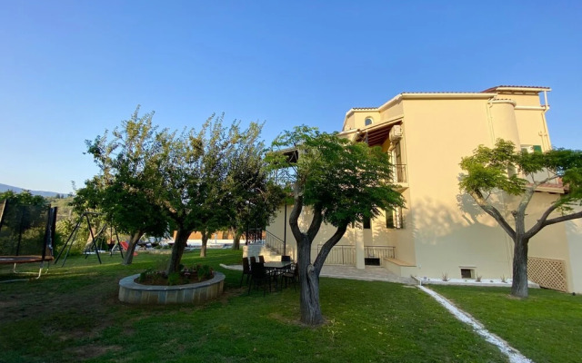 Grand Villa Roubana