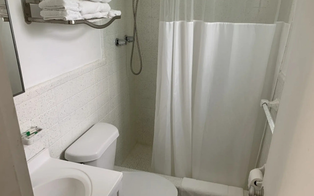 Tiana Beach Inn
