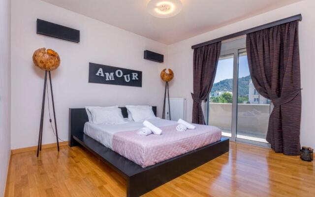 Rainbow Luxurious Villa in Ialysos