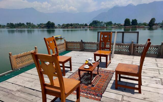 Zaffer Group of Houseboats