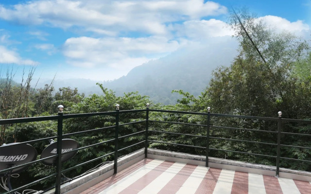 OYO 10421 La Flora Resorts