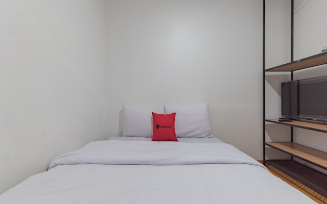 RedDoorz near Universitas Advent Indonesia