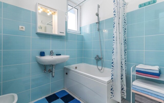 Stunning Apartment in Icici With Wifi and 2 Bedrooms