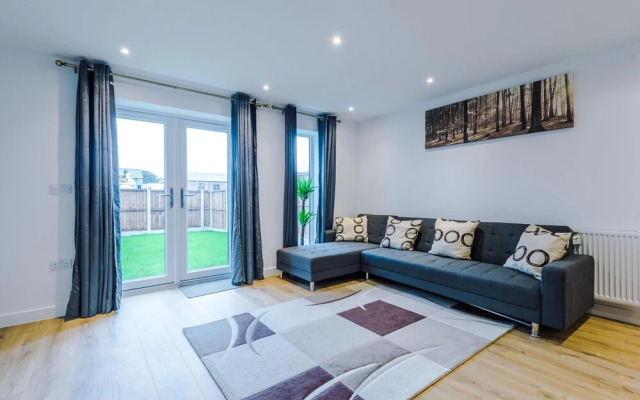 Stunning 3-bed House in Salford