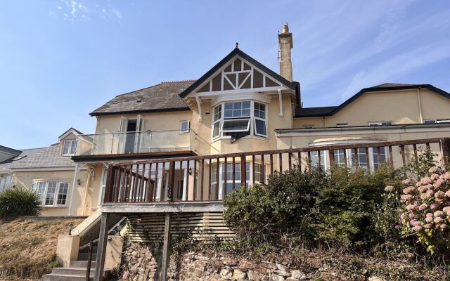 Sea View Hotel - Sandpebbles