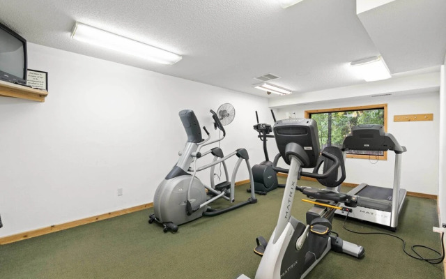 Gull Lake All-season Getaway w/ Private Deck