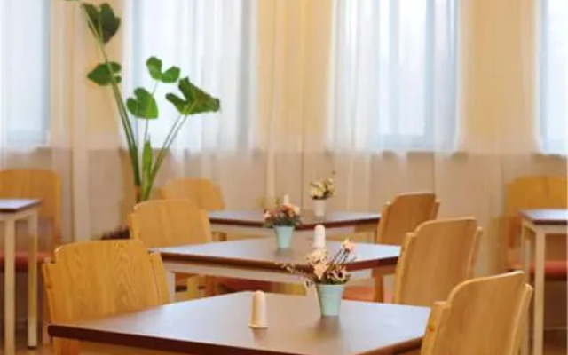 Home Inn (Tianjin Baidi Road Bainaohui)