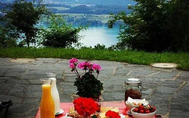 SwissHut B&B