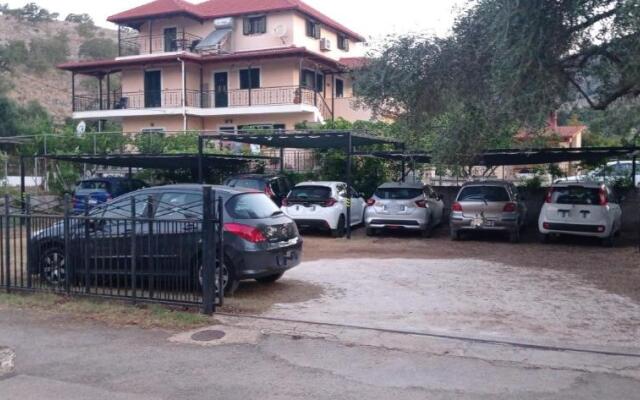 Hotel Raptis Residence