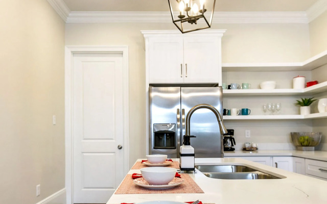 Hosteeva 3BR Steps to St. Charles Ave