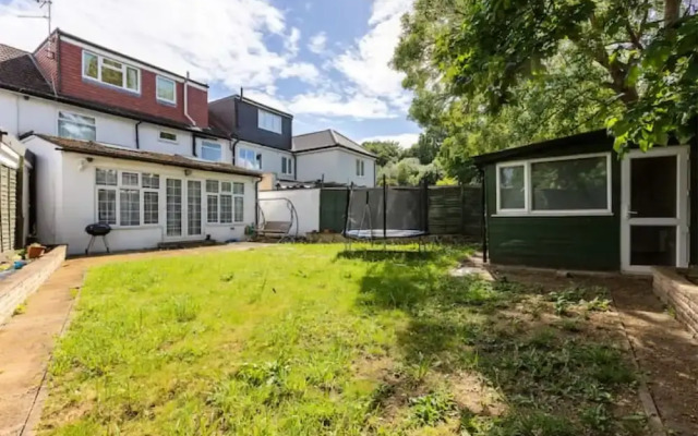 Cosy 3 Bedroom House in Kingston