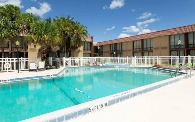 I-Drive Grand Resort & Suites