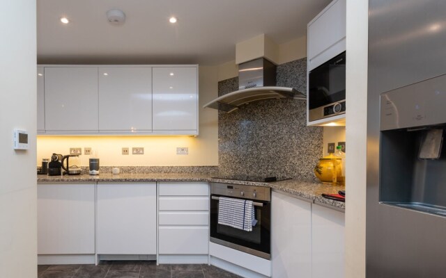 Modern and Bright 3 Bedroom House in Paddington
