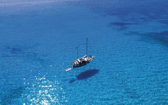 Awesome Apartment in Sali with Hot Tub, WiFi & 2 Bedrooms