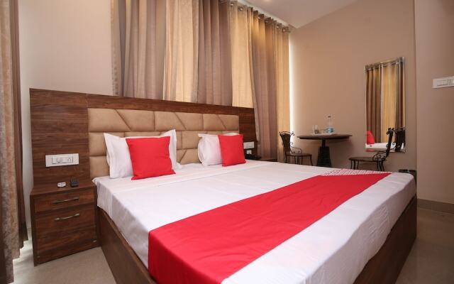OYO 27743 Hotel Platina