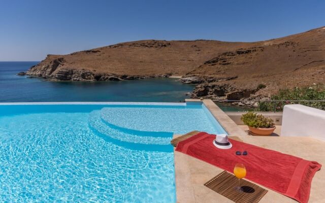 Inviting 8-bed Villa in Ermoupoli - Villa Blueros