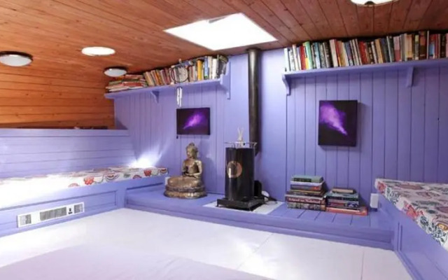 The Burret Houseboat