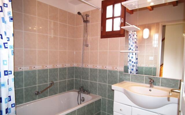 Nice Villa With Dishwasher Located in the Dordogne