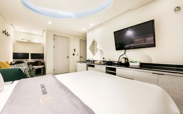 waltz hotel