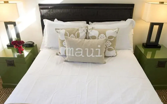 Aina Nalu Condo I202 by RedAwning