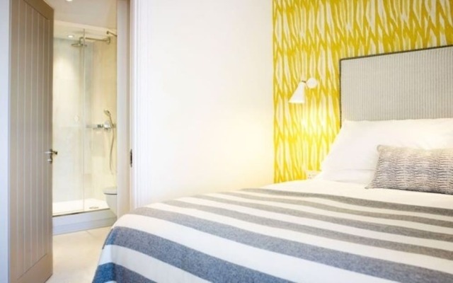 3 The Salterns, Chichester 402395