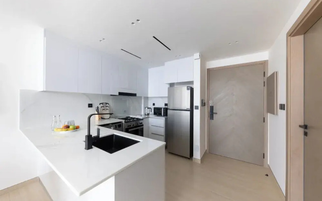 Bright 1BR in Binghatti Corner